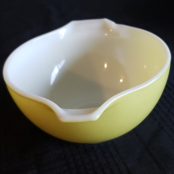 Pyrex Bowl. - Picture 2 of 6